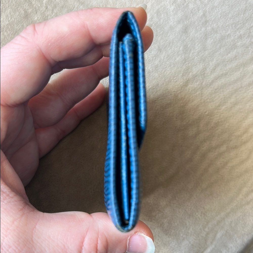 Louis Vuitton Blue Epi Women's Wallet Card Case - Picture 8 of 8